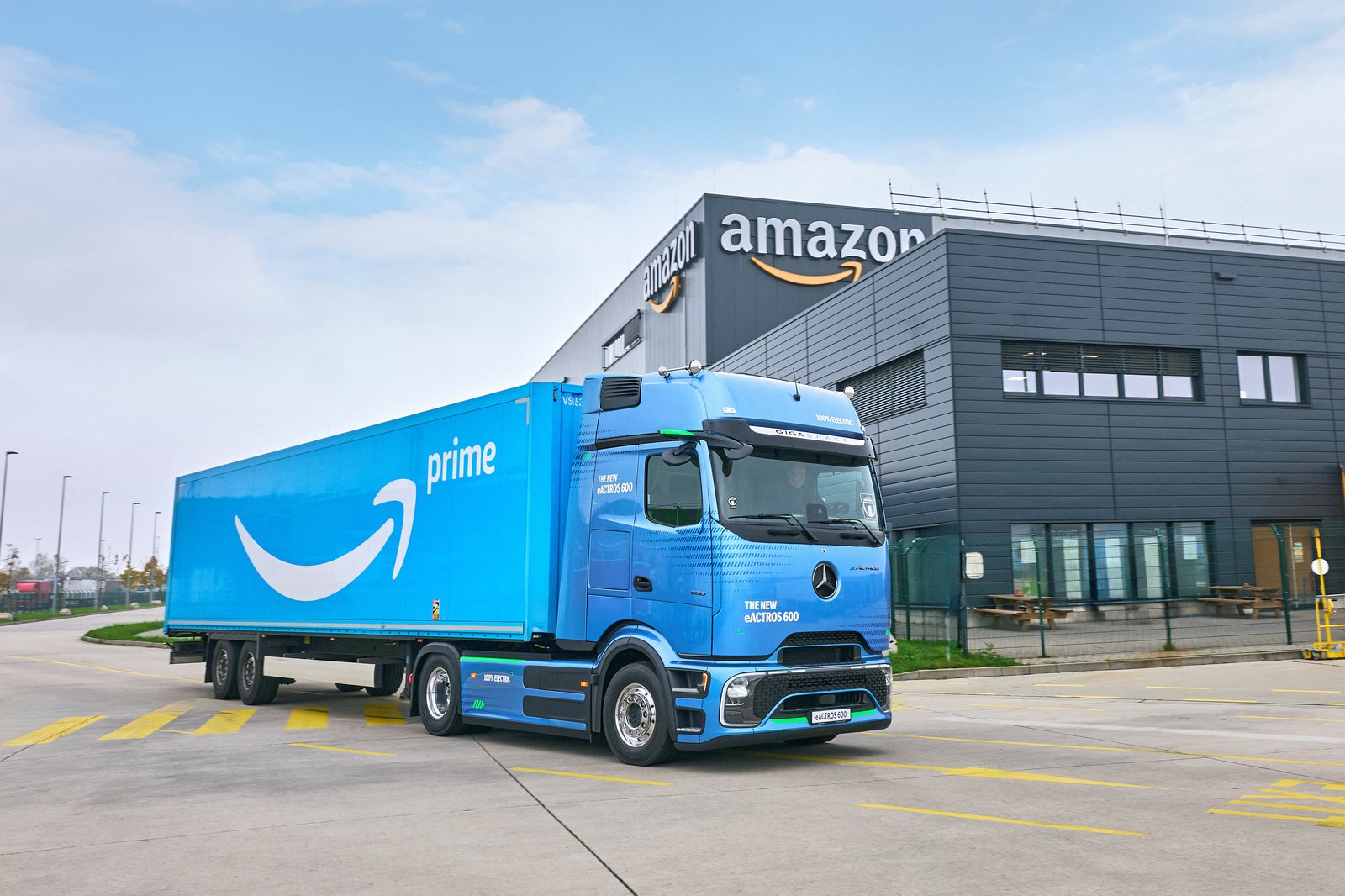Amazon Prime тягач Mercedes eActros в Европе